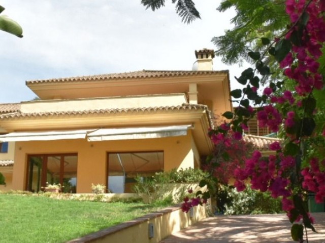 Villa avec 4 Chambres  à San Roque
