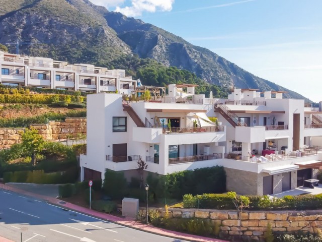 Ático con 3 Dormitorios  en Istán