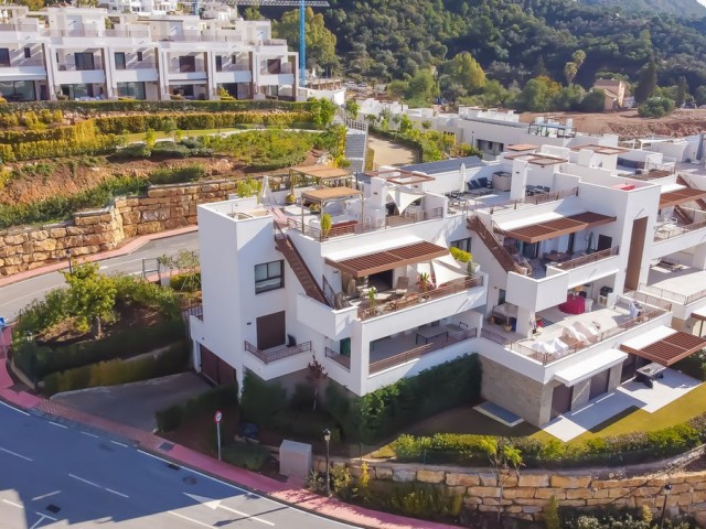 Ático con 3 Dormitorios  en Istán