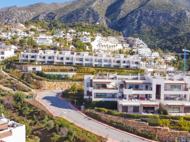 Ático con 3 Dormitorios  en Istán