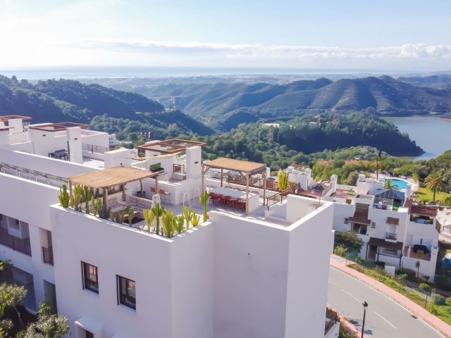 Ático con 3 Dormitorios  en Istán