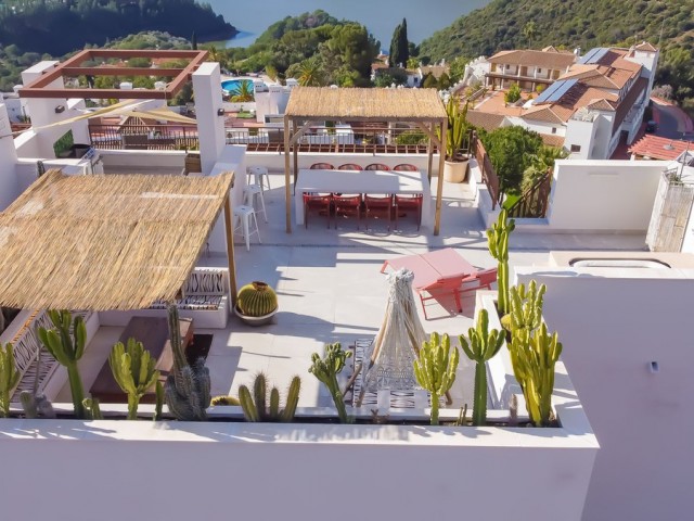 Ático con 3 Dormitorios  en Istán