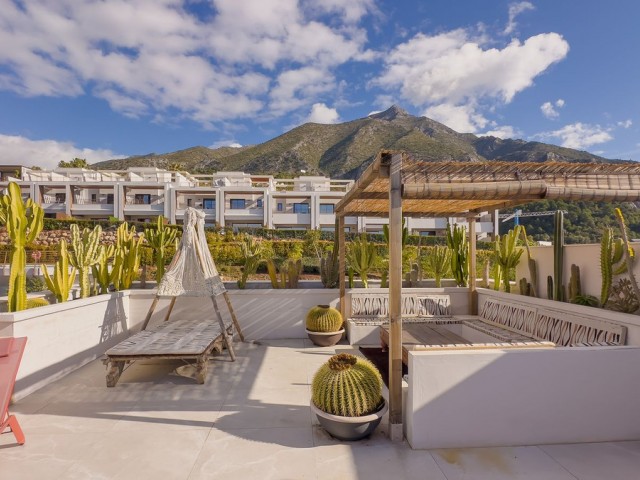 Ático con 3 Dormitorios  en Istán