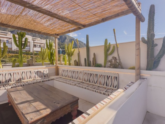 Ático con 3 Dormitorios  en Istán