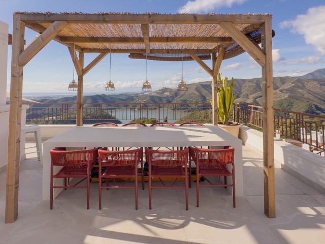 Ático con 3 Dormitorios  en Istán