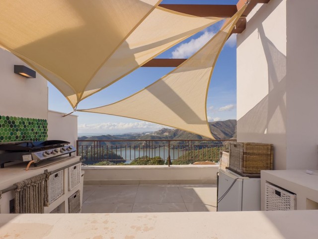 Ático con 3 Dormitorios  en Istán