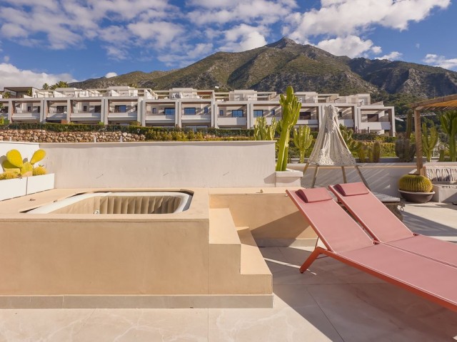 Ático con 3 Dormitorios  en Istán