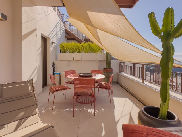 Ático con 3 Dormitorios  en Istán