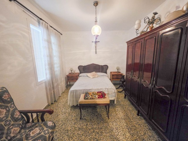 Adosado con 5 Dormitorios  en Estepona