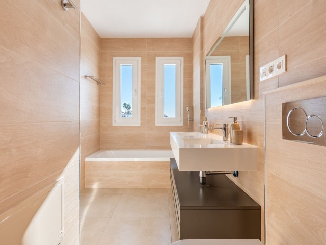 4 Makuuhuoneen Rivitalo Calahonda