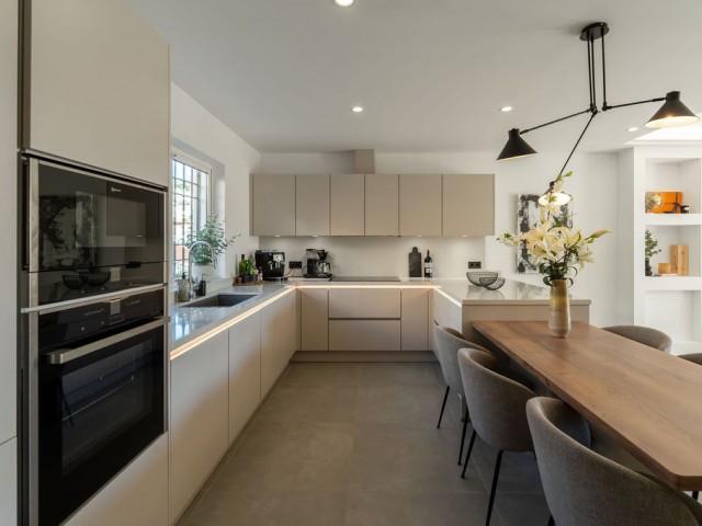 4 Bedrooms Townhouse in Nueva Andalucía