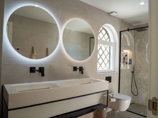 4 Bedrooms Townhouse in Nueva Andalucía