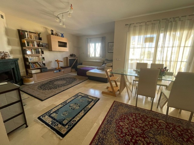 Adosado con 6 Dormitorios  en Alhaurín de la Torre