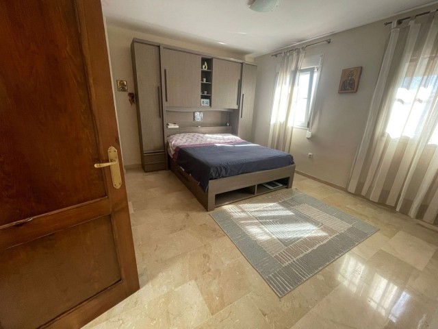 Adosado con 6 Dormitorios  en Alhaurín de la Torre