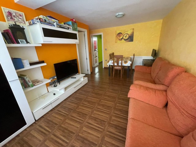 Adosado con 6 Dormitorios  en Alhaurín de la Torre