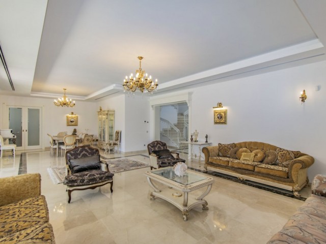 6 Schlafzimmer Villa in Guadalmina Baja