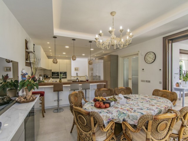 6 Schlafzimmer Villa in Guadalmina Baja