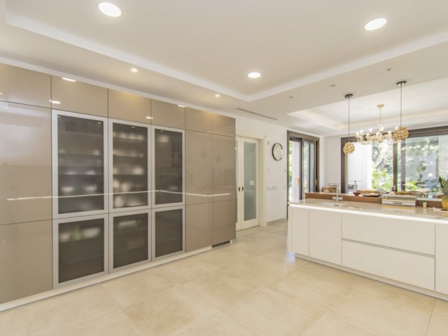 6 Schlafzimmer Villa in Guadalmina Baja