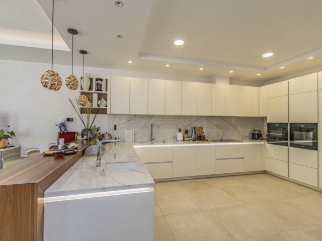 6 Schlafzimmer Villa in Guadalmina Baja