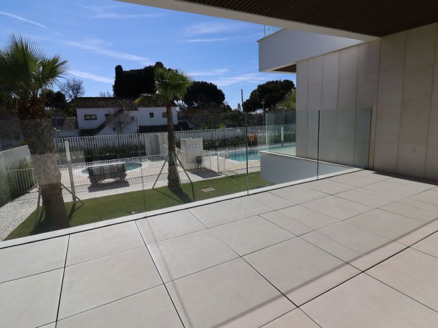 3 Bedrooms Apartment in Elviria