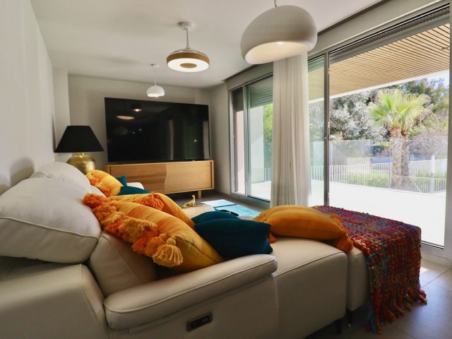 Apartamento con 3 Dormitorios  en Elviria