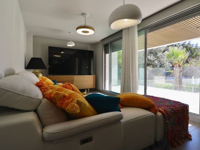 Apartamento con 3 Dormitorios  en Elviria