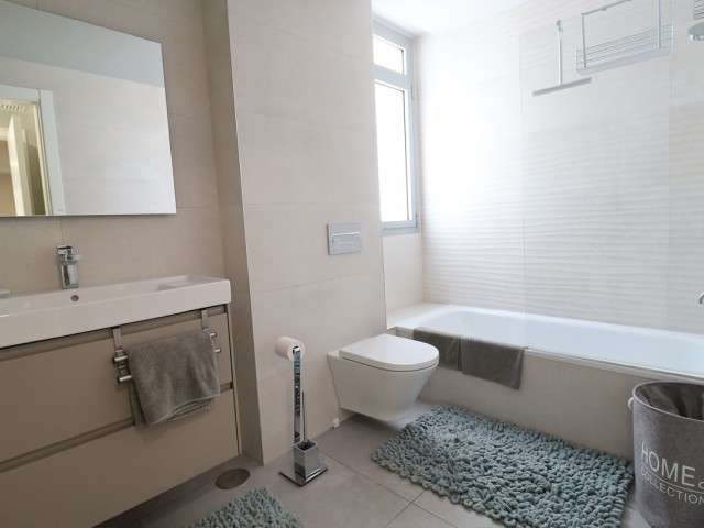 Apartamento con 3 Dormitorios  en Elviria