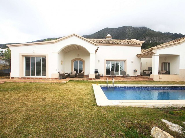 4 Makuuhuoneen Huvila Istán