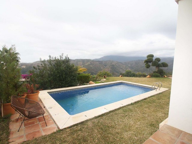 4 Makuuhuoneen Huvila Istán