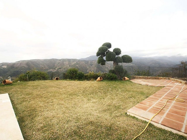 4 Makuuhuoneen Huvila Istán