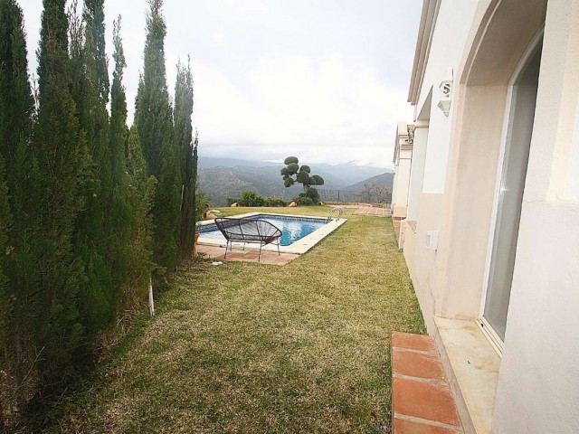 4 Makuuhuoneen Huvila Istán