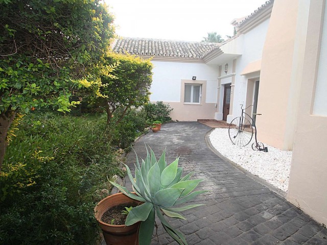 4 Makuuhuoneen Huvila Istán