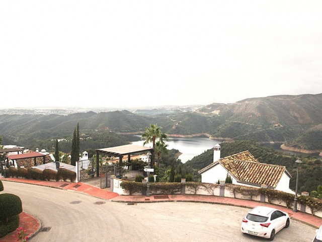 4 Makuuhuoneen Huvila Istán