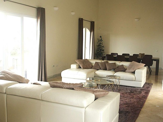 4 Makuuhuoneen Huvila Istán