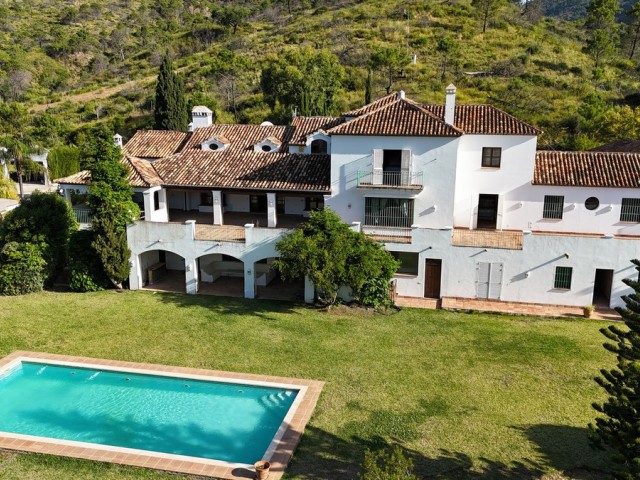 7 Makuuhuoneen Huvila Estepona