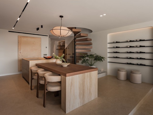 Adosado con 3 Dormitorios  en Nueva Andalucía