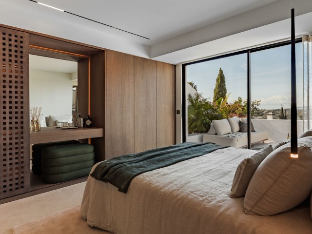 Adosado con 3 Dormitorios  en Nueva Andalucía