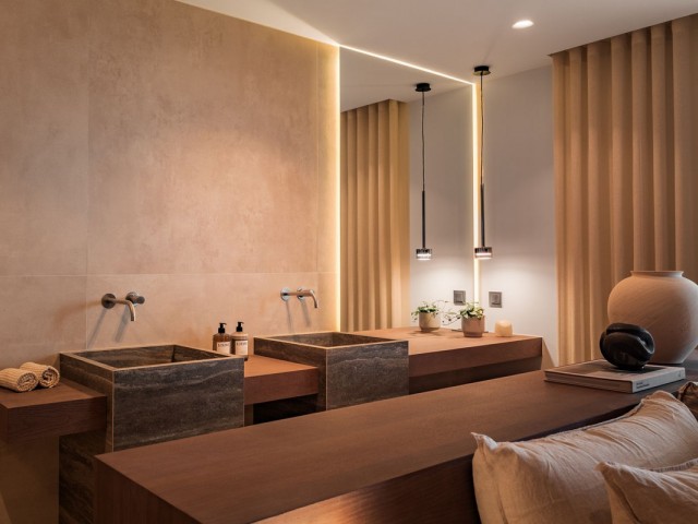 Adosado con 3 Dormitorios  en Nueva Andalucía