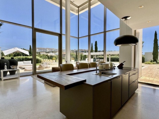 6 Slaapkamer Villa in Los Flamingos