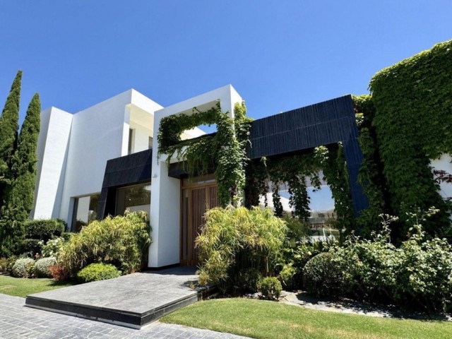 6 Slaapkamer Villa in Los Flamingos