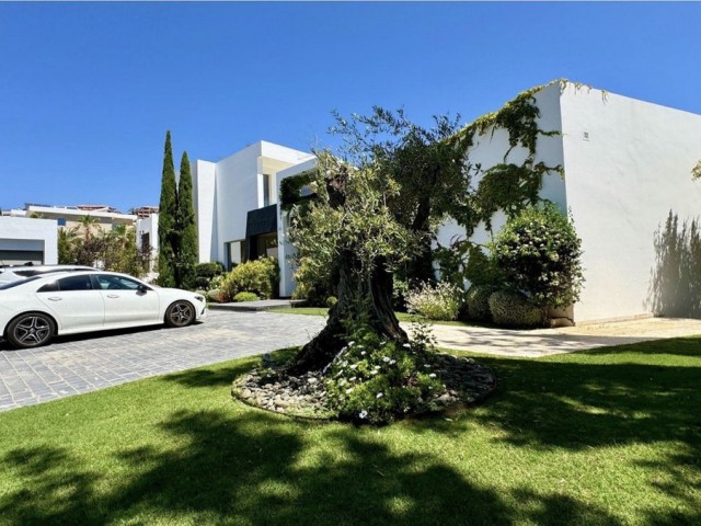 6 Slaapkamer Villa in Los Flamingos