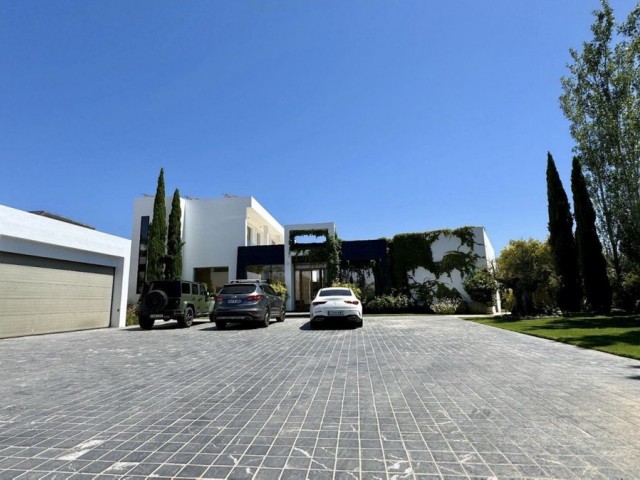 6 Slaapkamer Villa in Los Flamingos