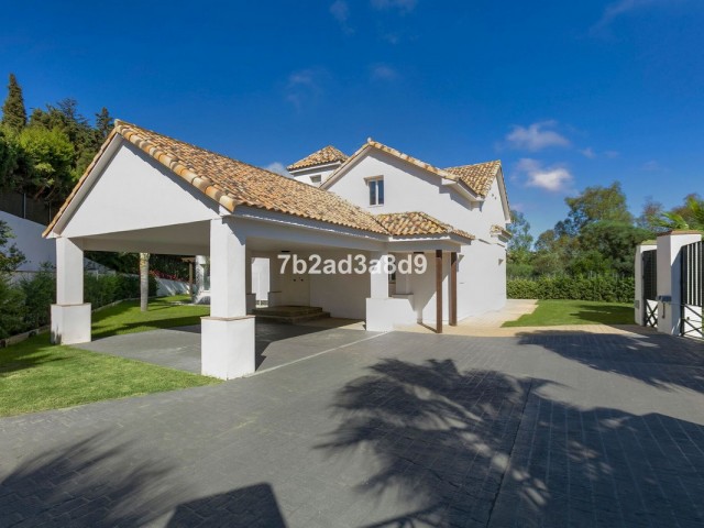 6 Bedrooms Villa in Sotogrande Costa