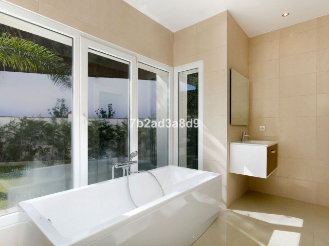 6 Bedrooms Villa in Sotogrande Costa