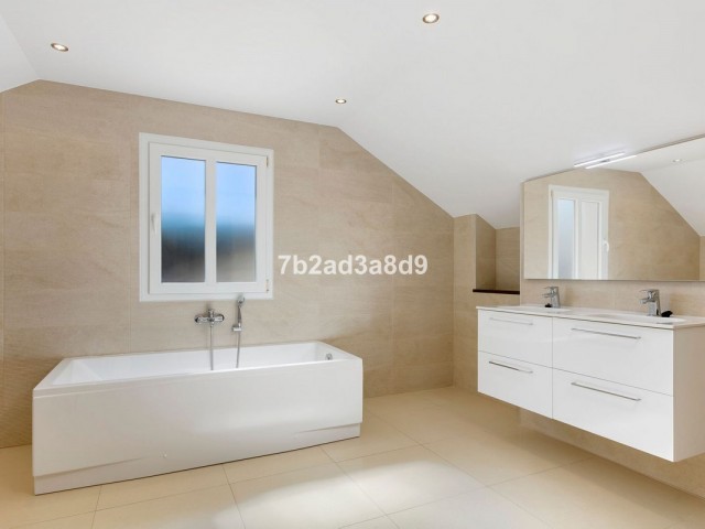 6 Bedrooms Villa in Sotogrande Costa