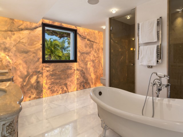 6 Bedrooms Villa in Nueva Andalucía