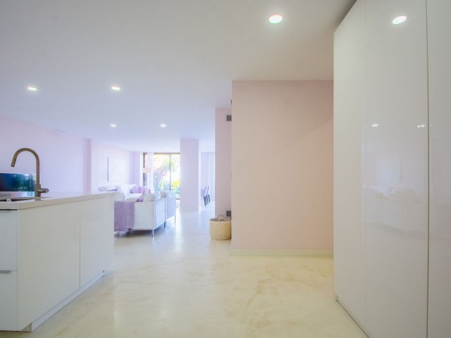 Apartment, La Mairena, R4223599