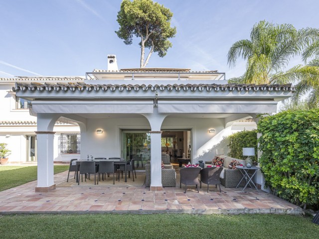 5 Bedrooms Villa in Los Monteros