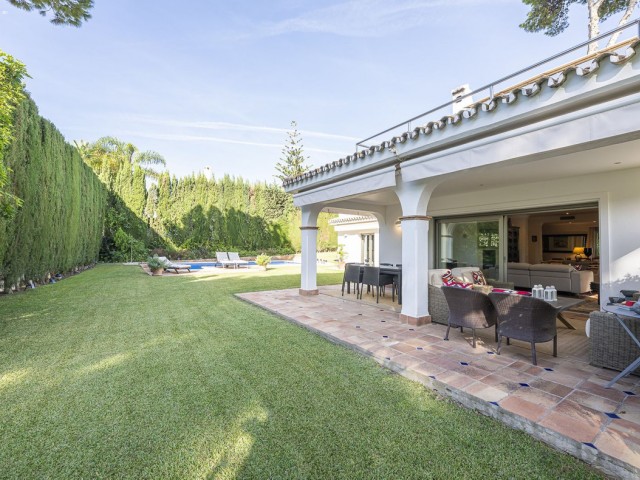 5 Bedrooms Villa in Los Monteros