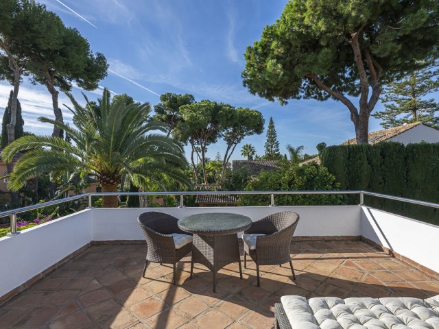 5 Bedrooms Villa in Los Monteros